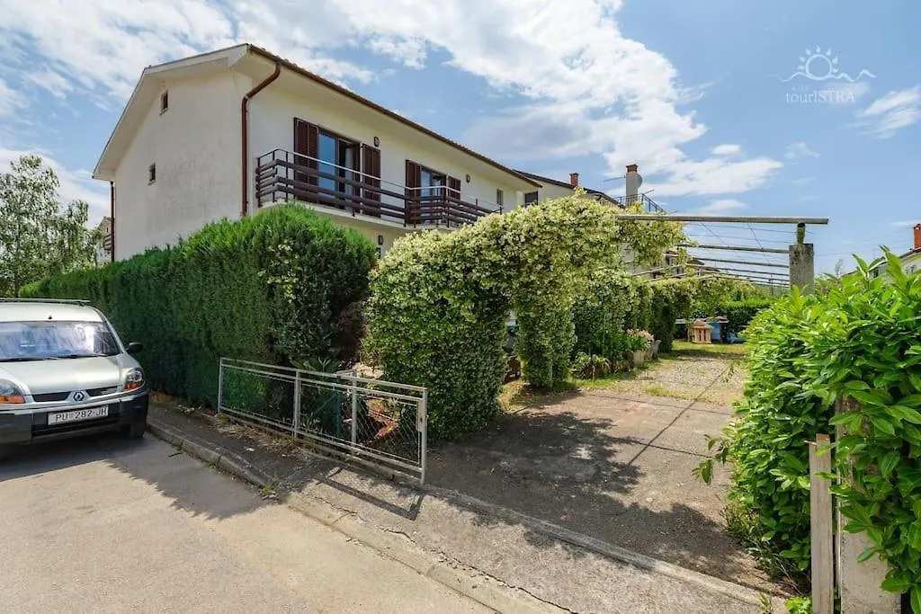Apartment Lili 4 ウマグ