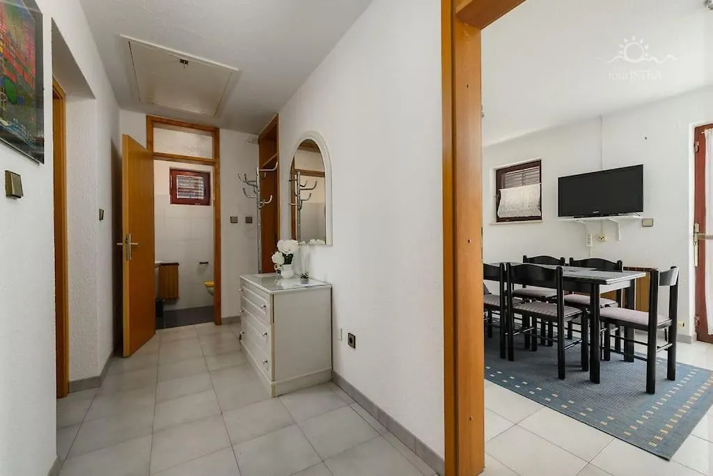 Apartment Lili 4 ウマグ