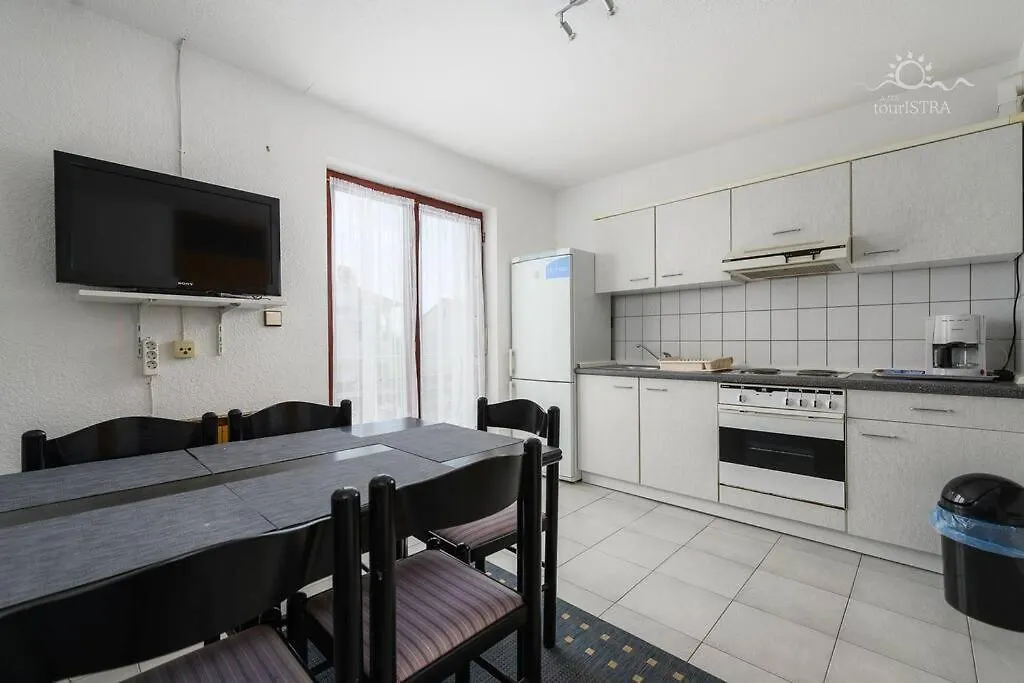 Apartment Lili 4 ウマグ