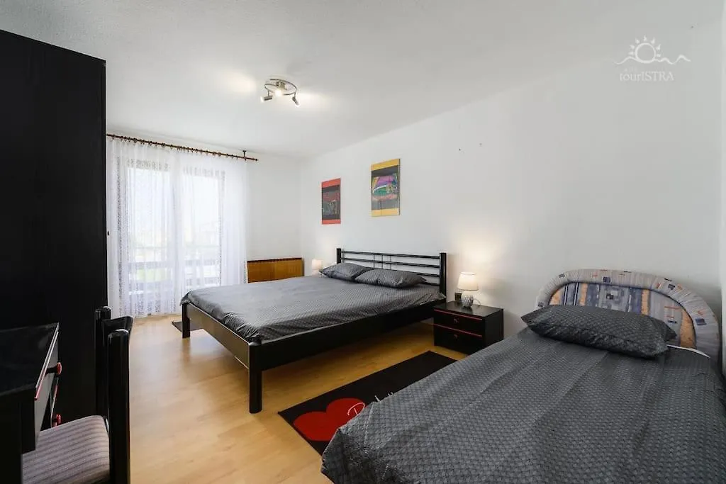 Apartment Lili 4 ウマグ
